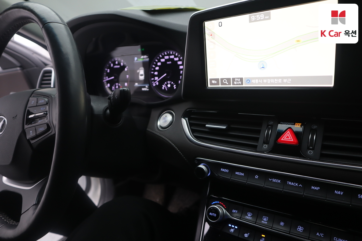Hyundai AZERA 2019 - Image 11