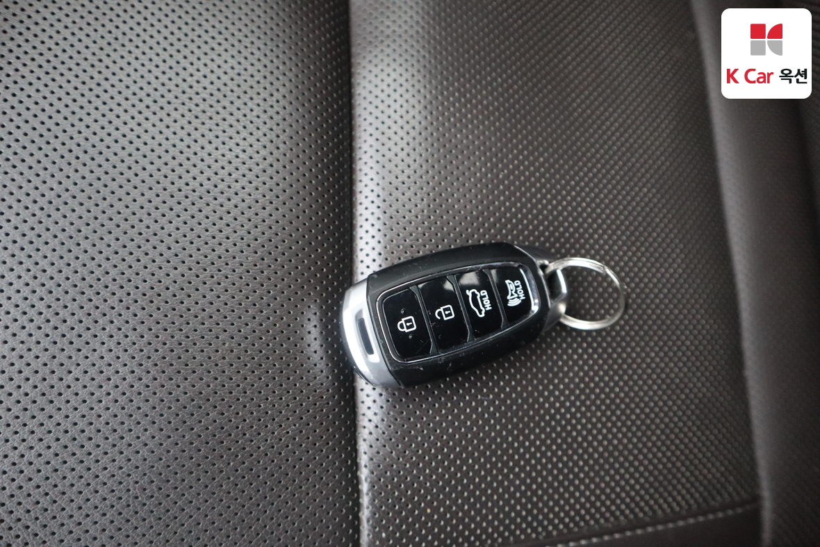 Hyundai AZERA 2019 - Image 17