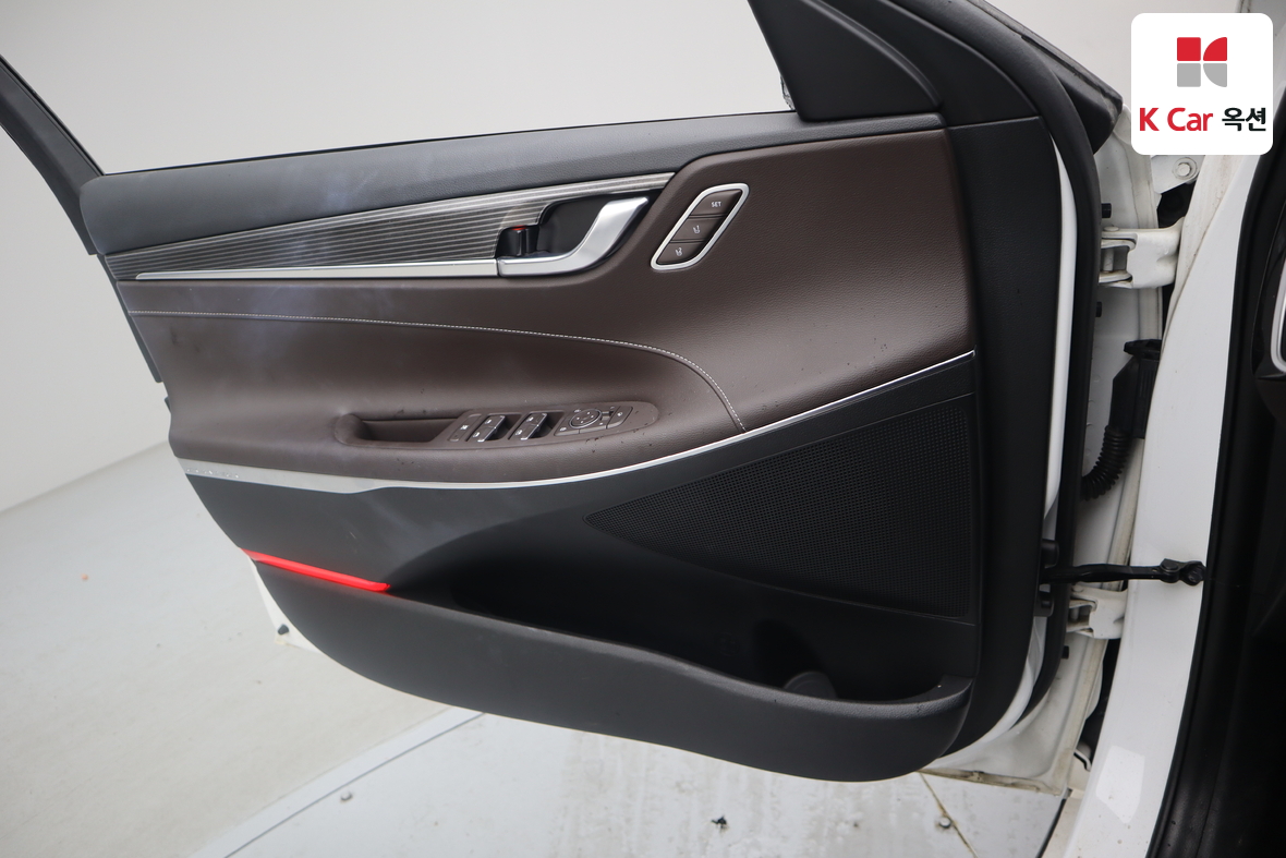 Hyundai AZERA 2019 - Image 8