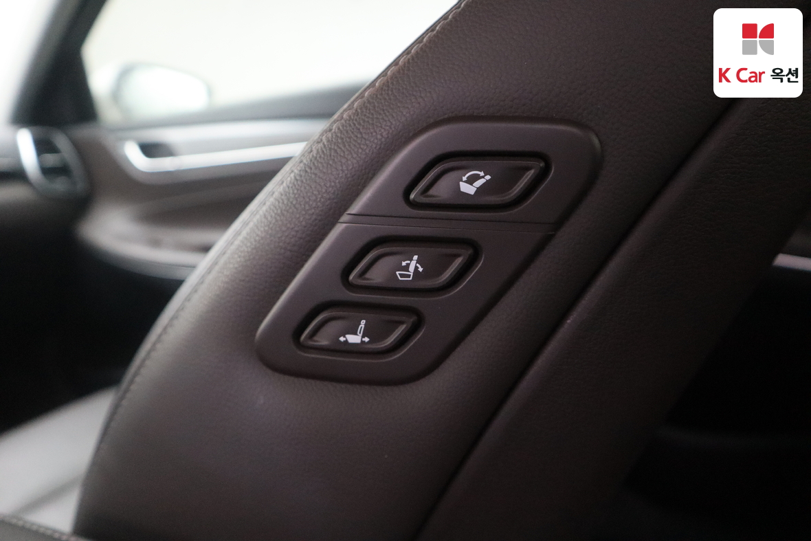 Hyundai AZERA 2019 - Image 23