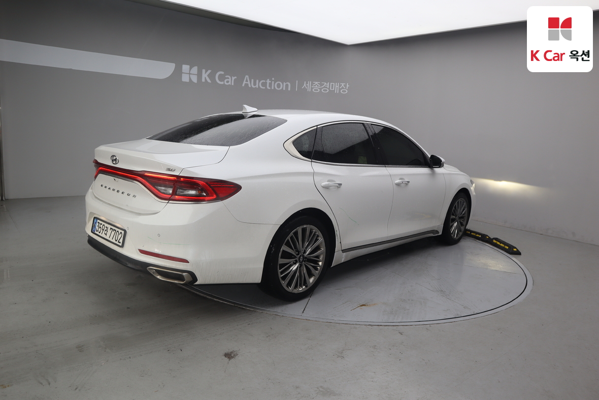 Hyundai AZERA 2019 - Image 2