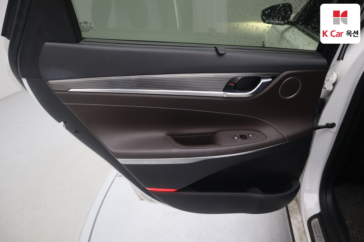 Hyundai AZERA 2019 - Image 21