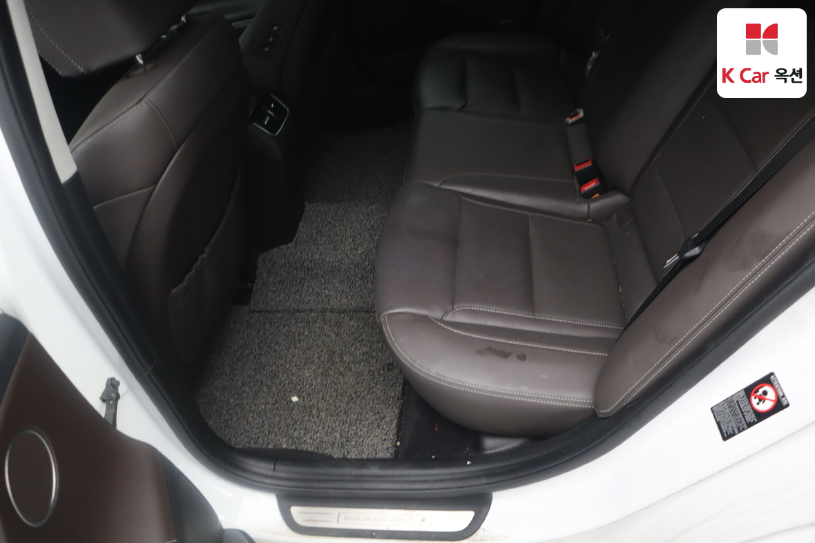 Hyundai AZERA 2019 - Image 22