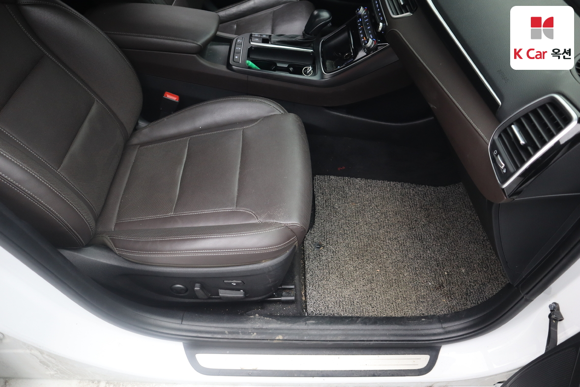 Hyundai AZERA 2019 - Image 30