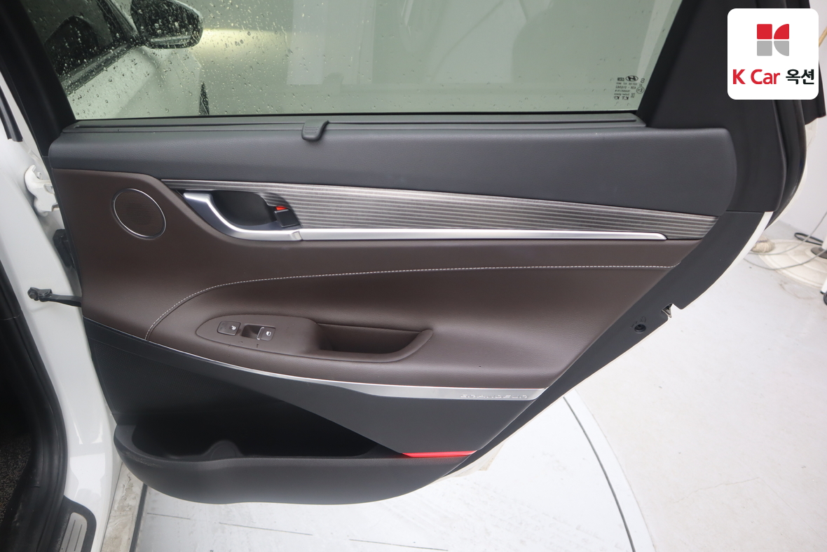 Hyundai AZERA 2019 - Image 27