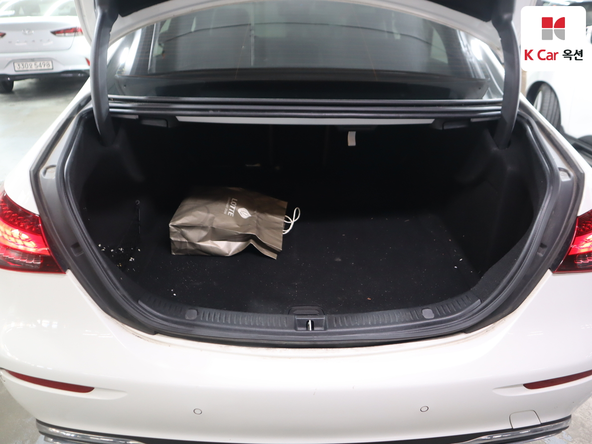 Mercedes-Benz E-Class - 27