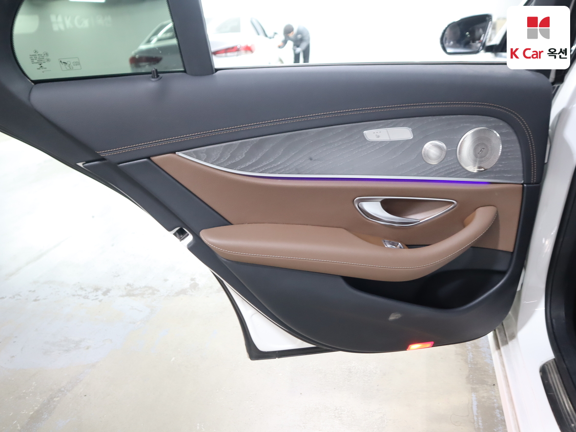 Mercedes-Benz E-Class - 25