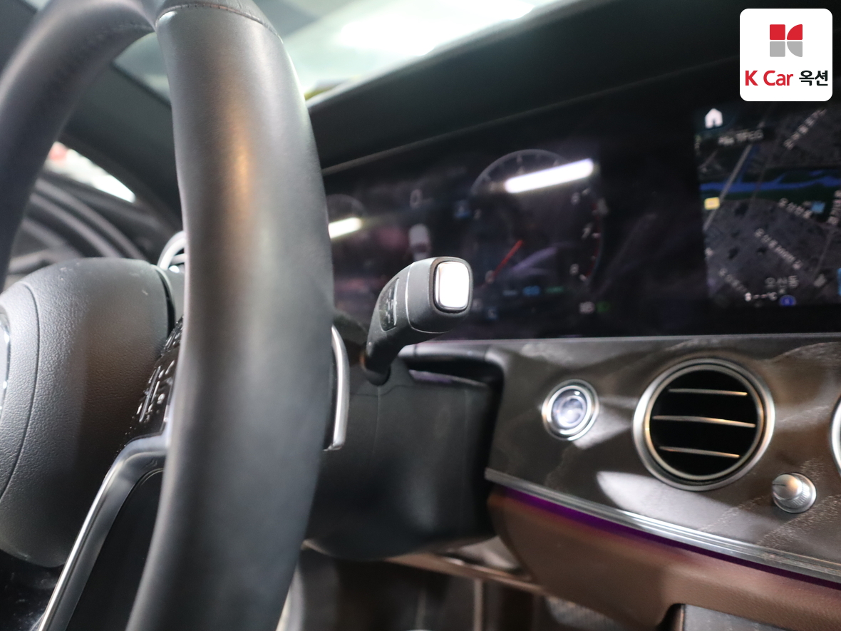 Mercedes-Benz E-Class - 11