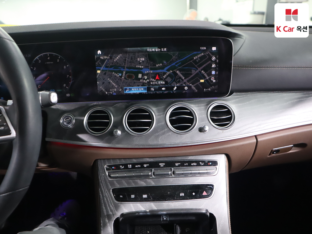 Mercedes-Benz E-Class - 6