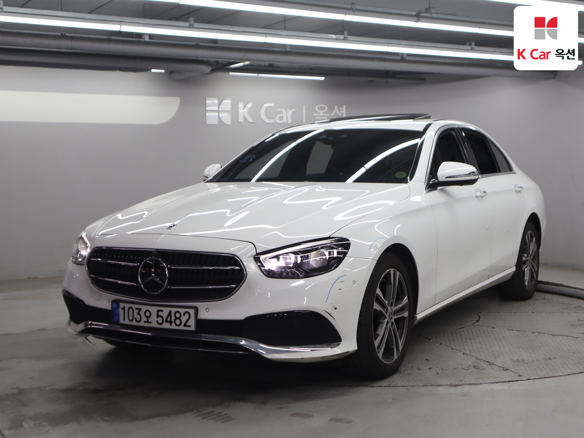 Mercedes-Benz E-Class - 1
