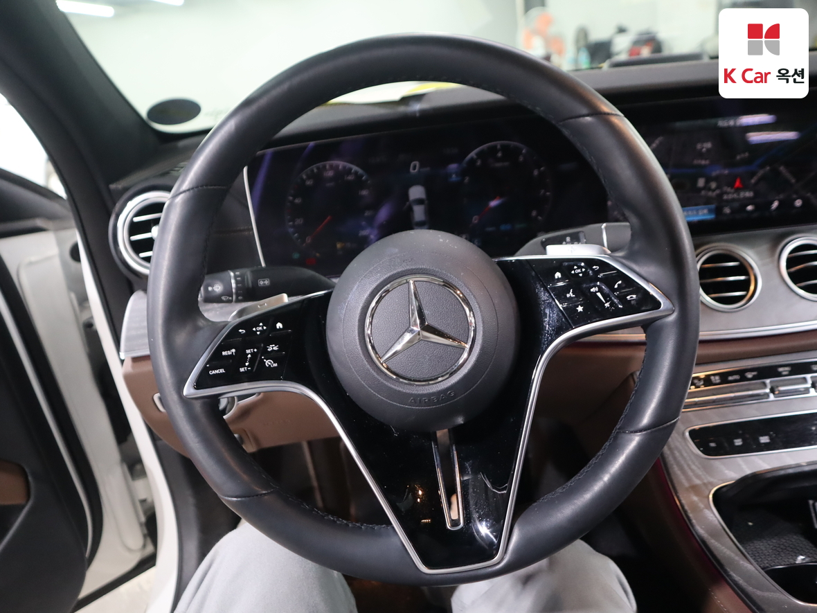 Mercedes-Benz E-Class - 10