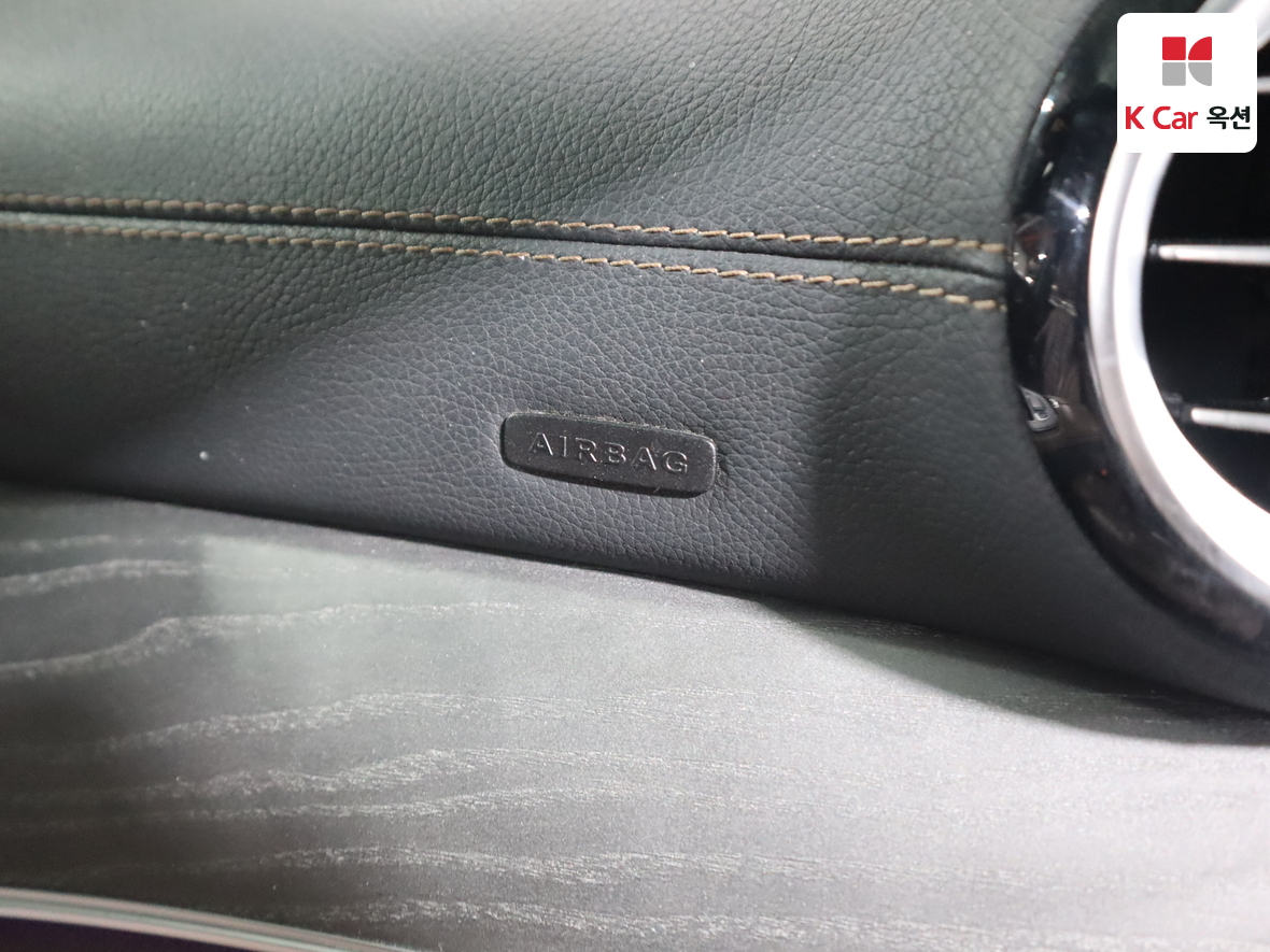 Mercedes-Benz E-Class - 34