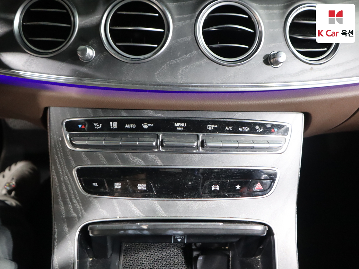 Mercedes-Benz E-Class - 15