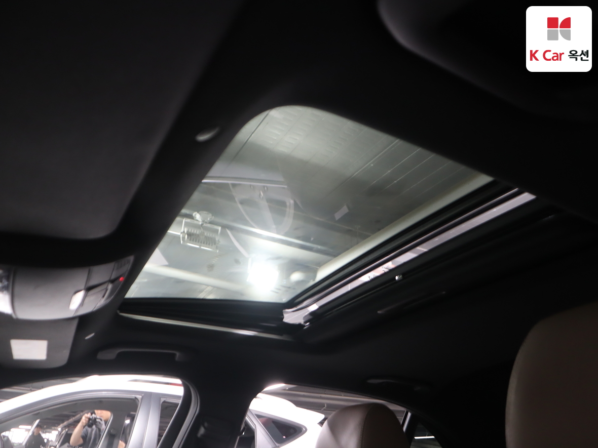 Mercedes-Benz E-Class - 23