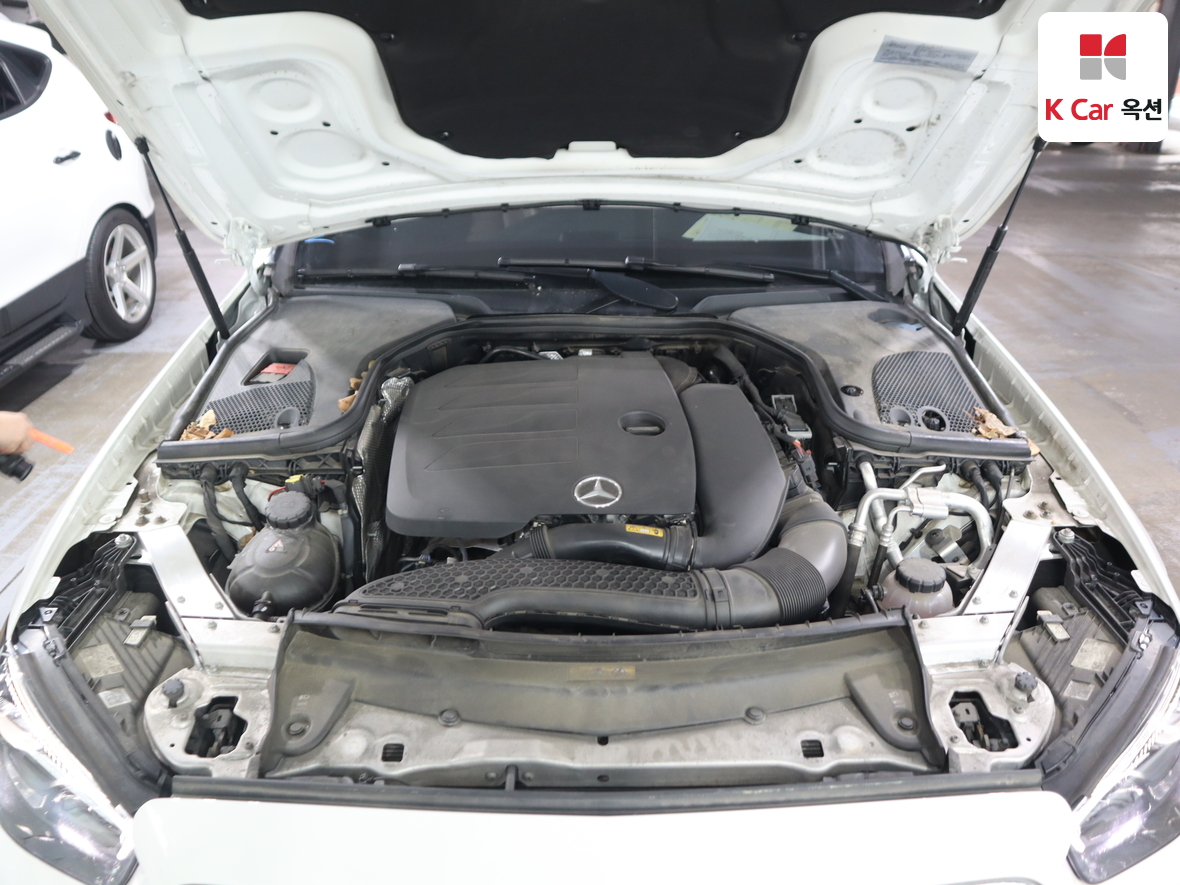 Mercedes-Benz E-Class - 36