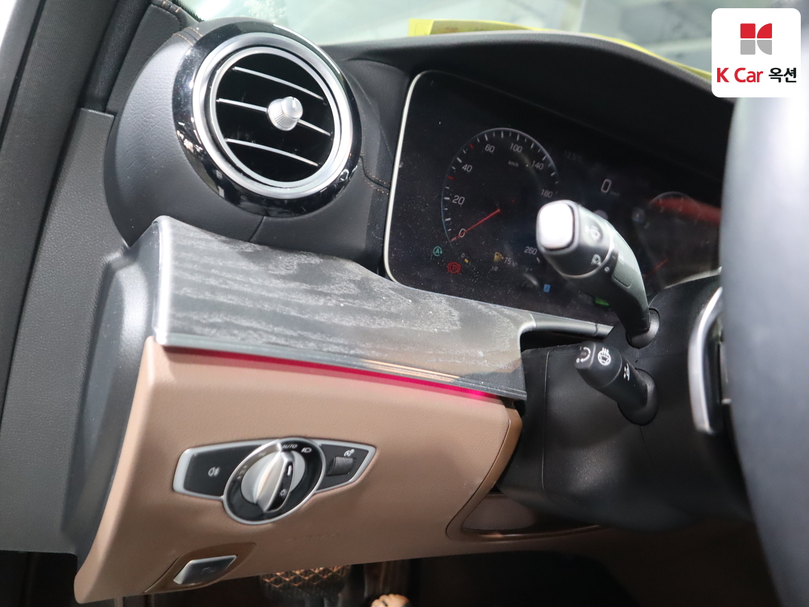 Mercedes-Benz E-Class - 9