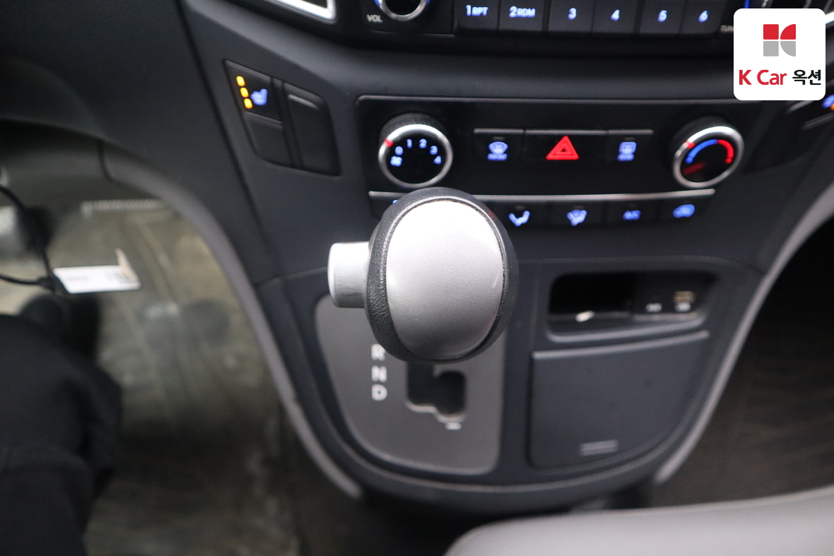Hyundai Grand Starex 2017 - Image 15