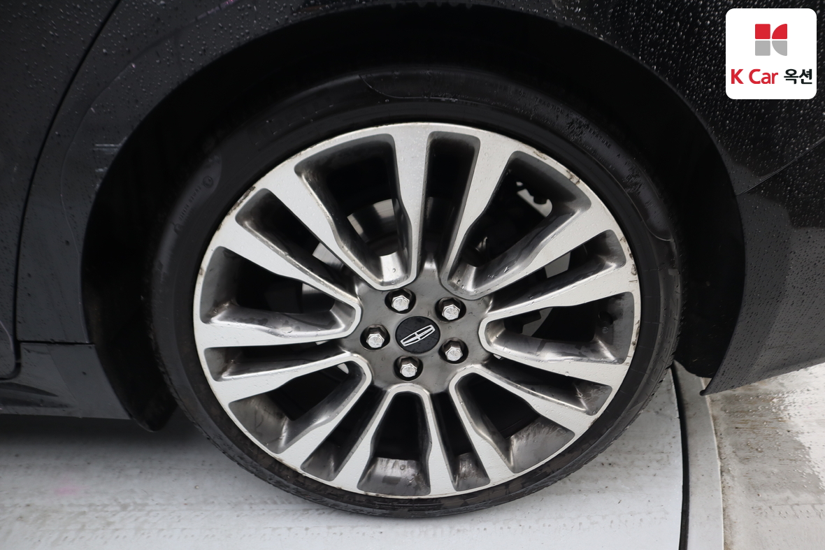 Lincoln Continental 2017 - Image 45