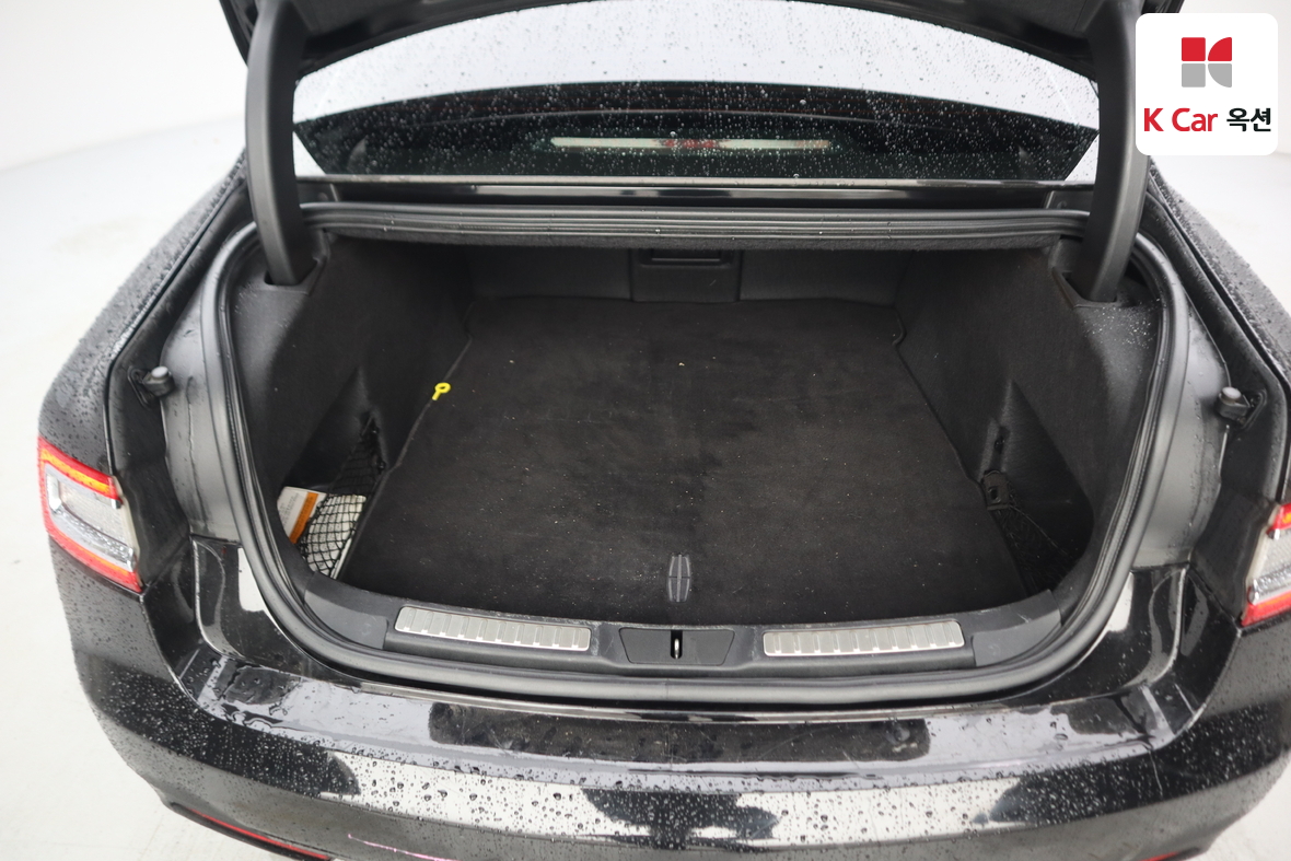 Lincoln Continental 2017 - Image 28