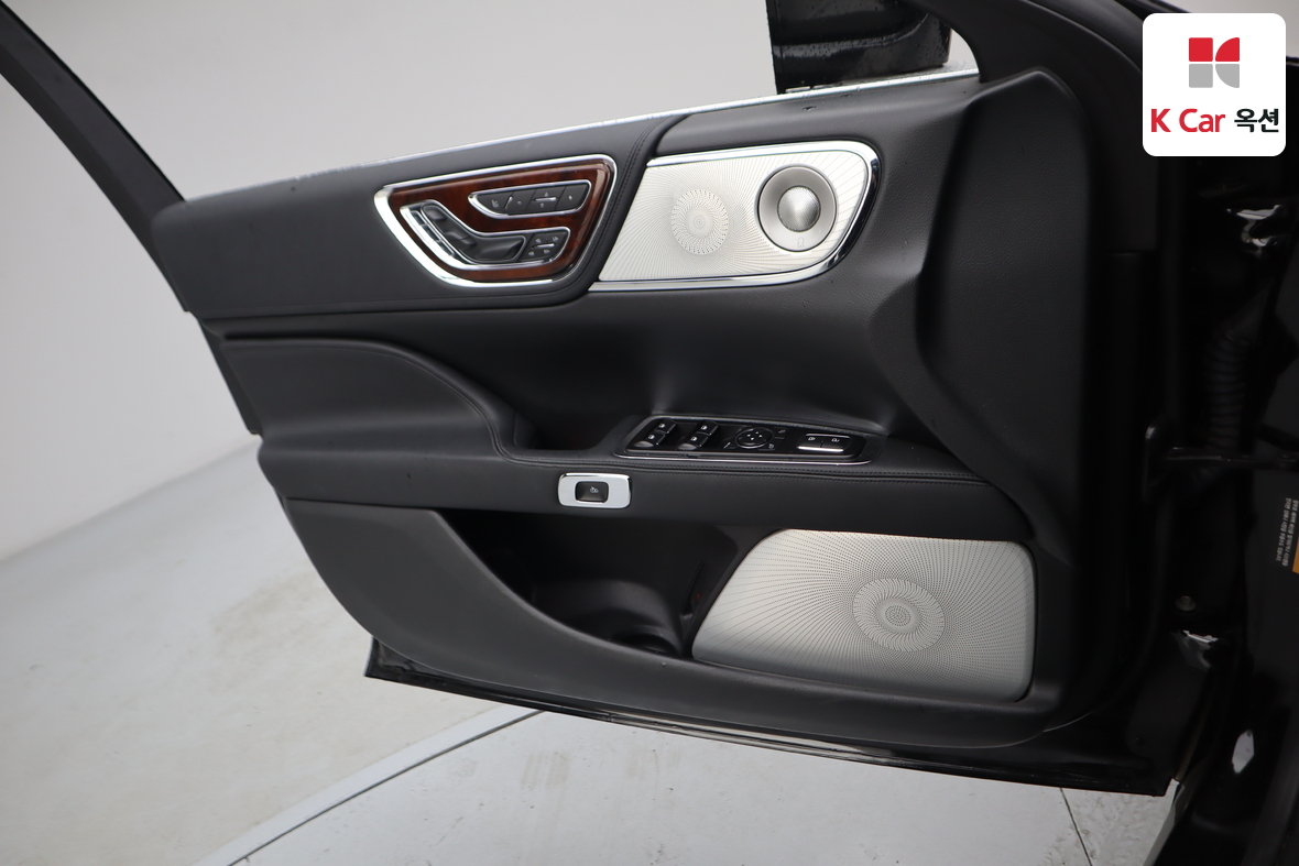 Lincoln Continental 2017 - Image 8