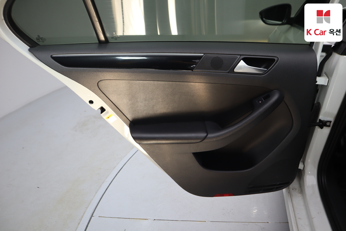 Volkswagen Jetta 2015 - Image 23