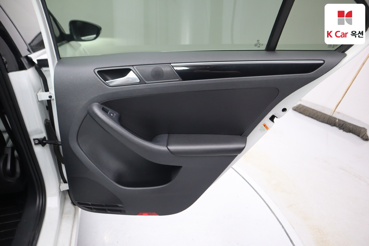 Volkswagen Jetta 2015 - Image 27