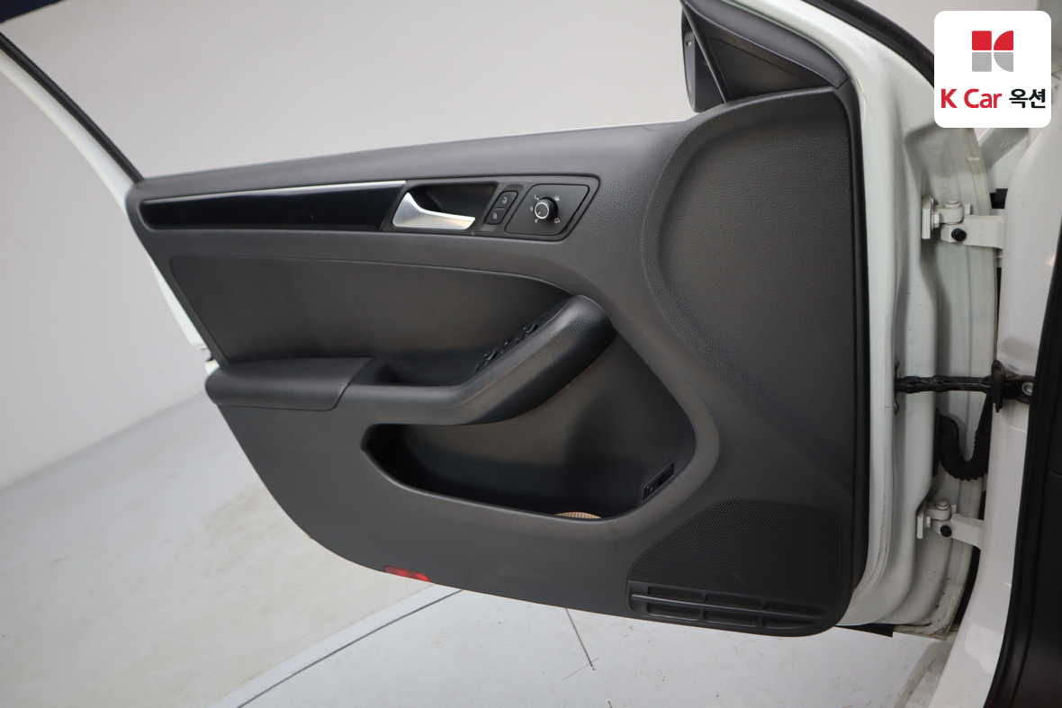 Volkswagen Jetta 2015 - Image 8