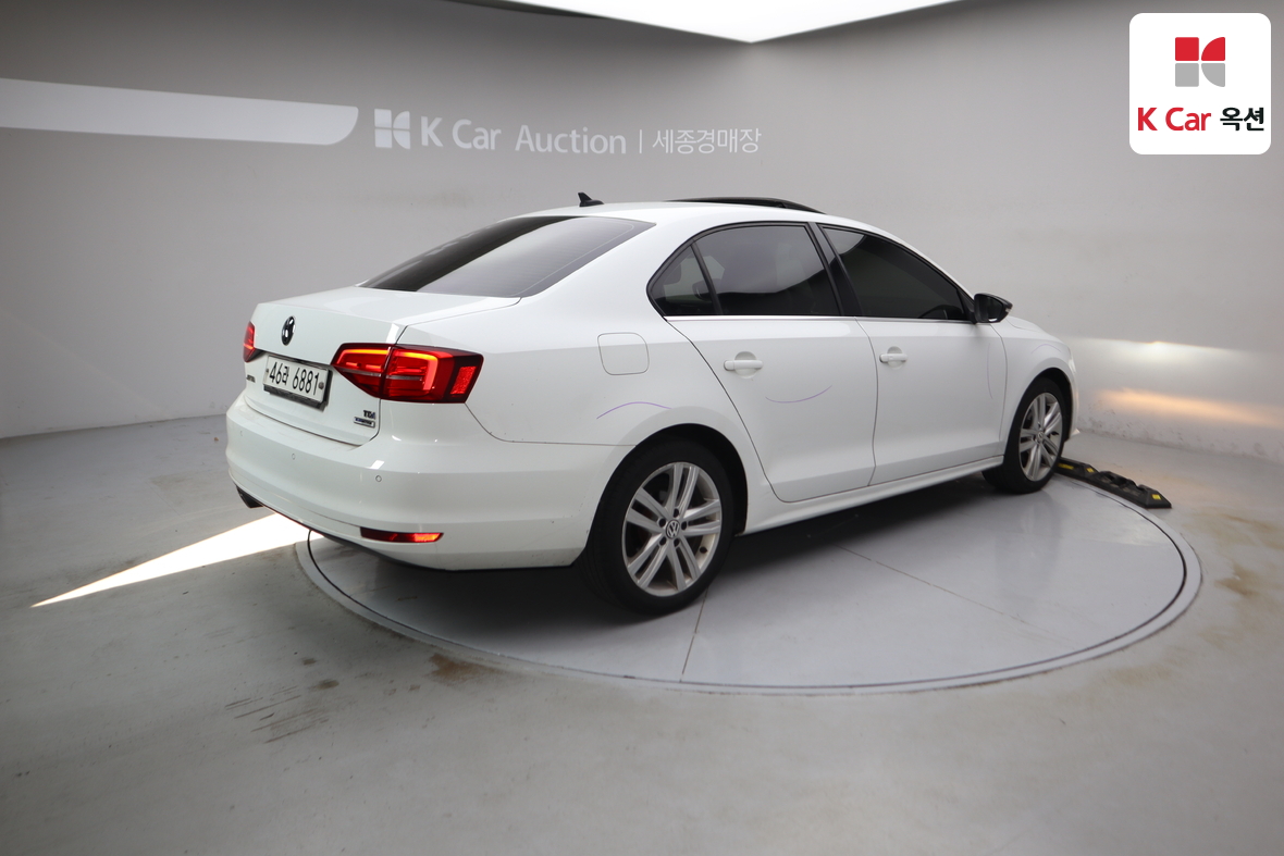 Volkswagen Jetta 2015 - Image 2