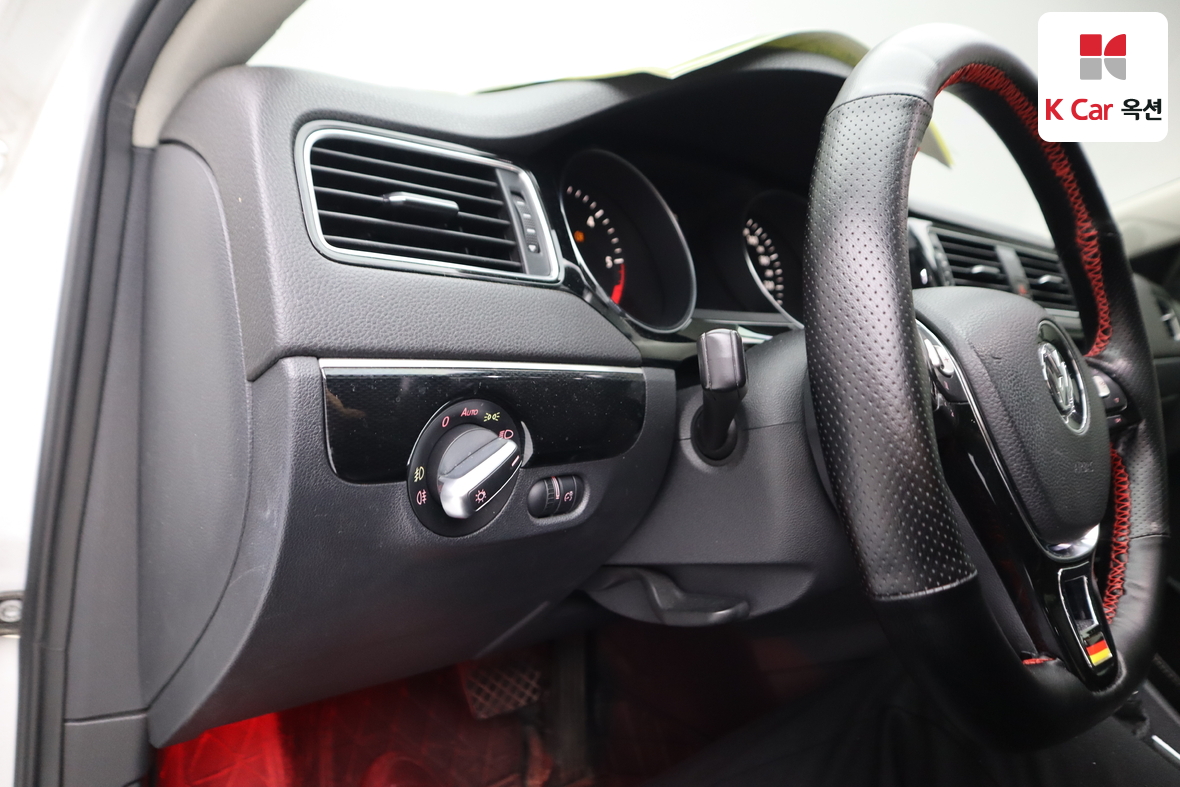 Volkswagen Jetta 2015 - Image 9