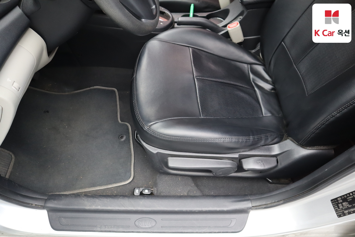 كيا فورتي 2010 - صورة 18