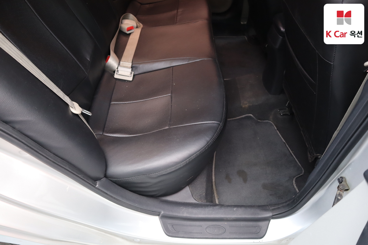 كيا فورتي 2010 - صورة 25