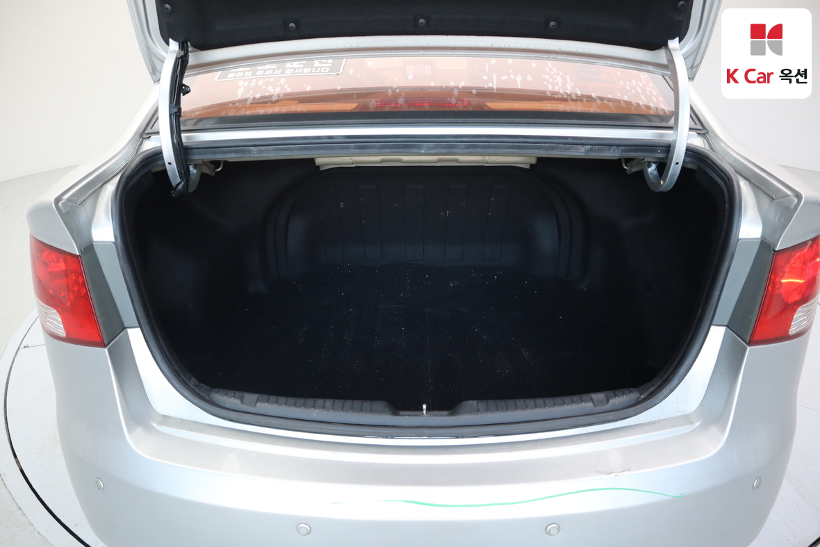 كيا فورتي 2010 - صورة 23