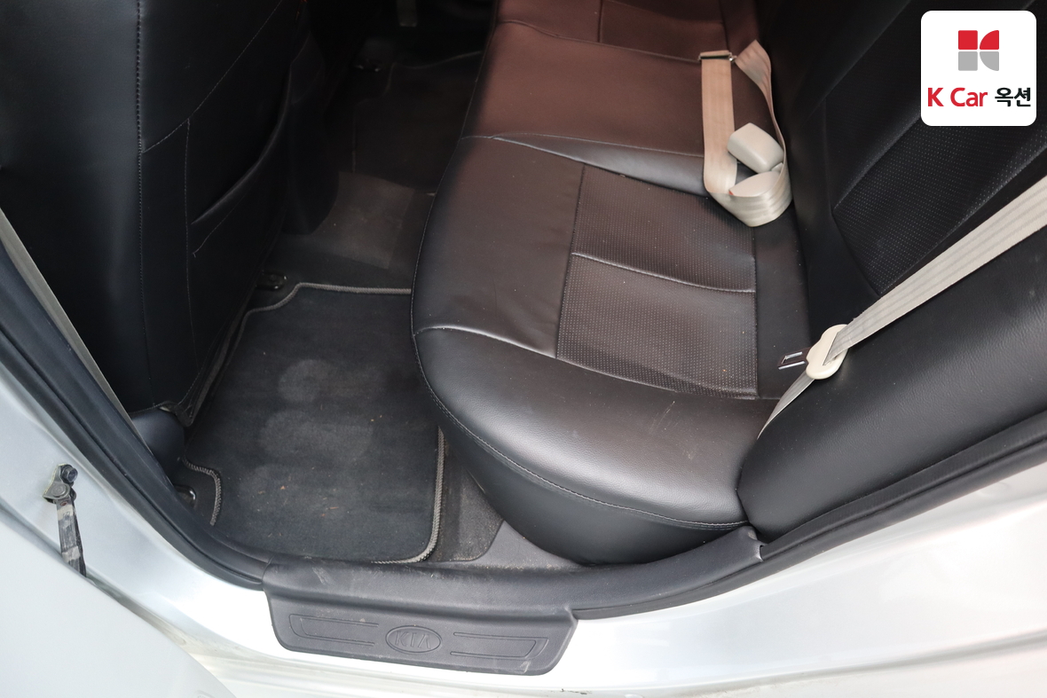 كيا فورتي 2010 - صورة 21