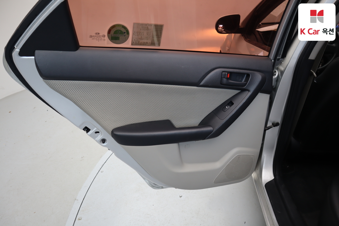 كيا فورتي 2010 - صورة 20