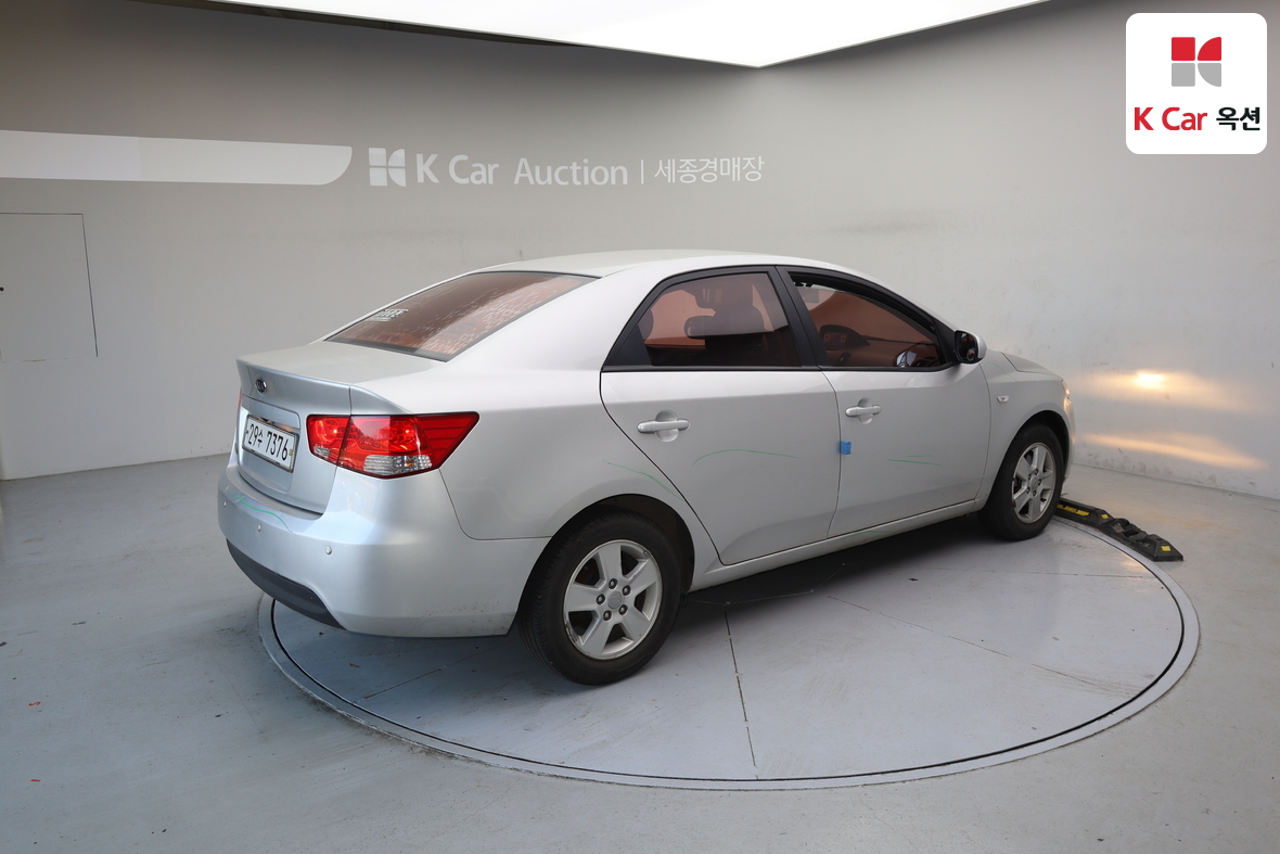 كيا فورتي 2010 - صورة 2