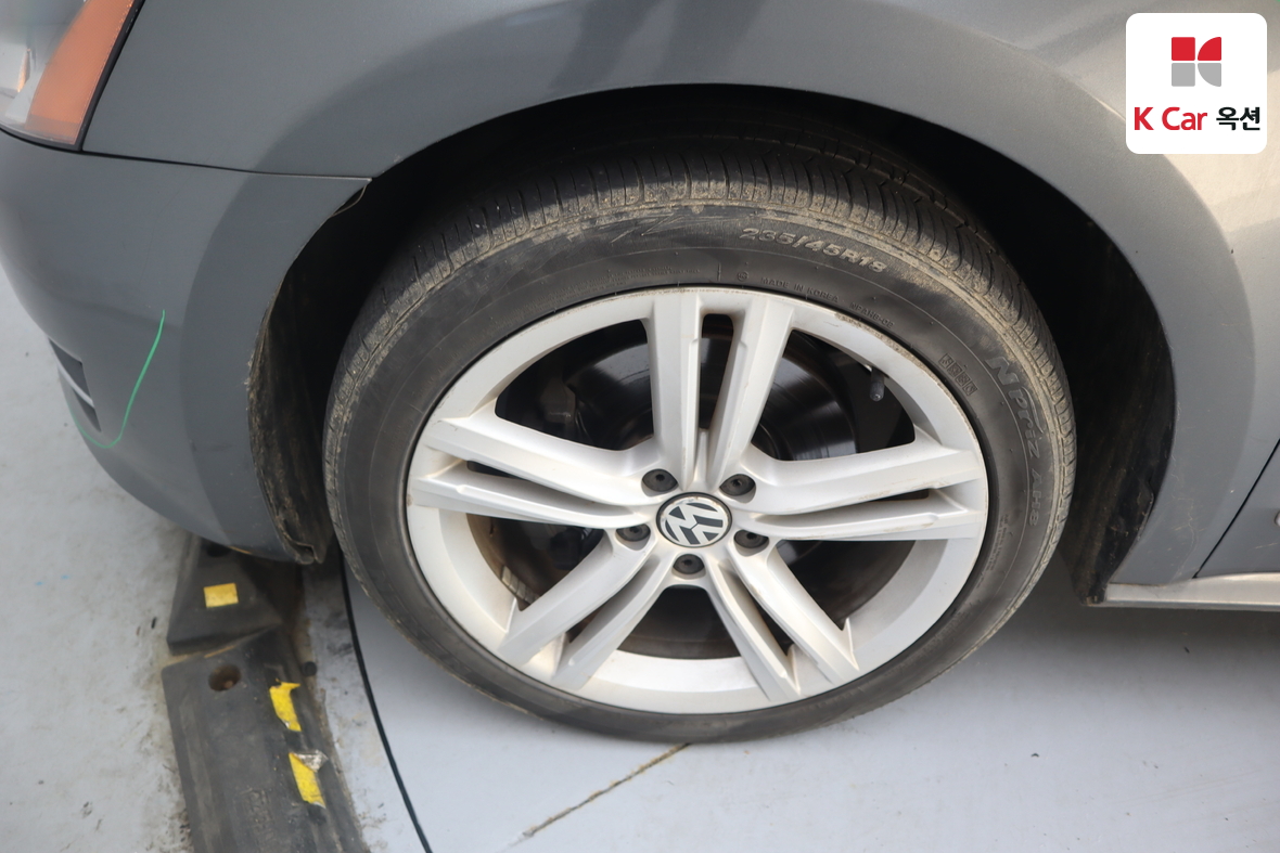 Volkswagen Passat 2015 - Image 49