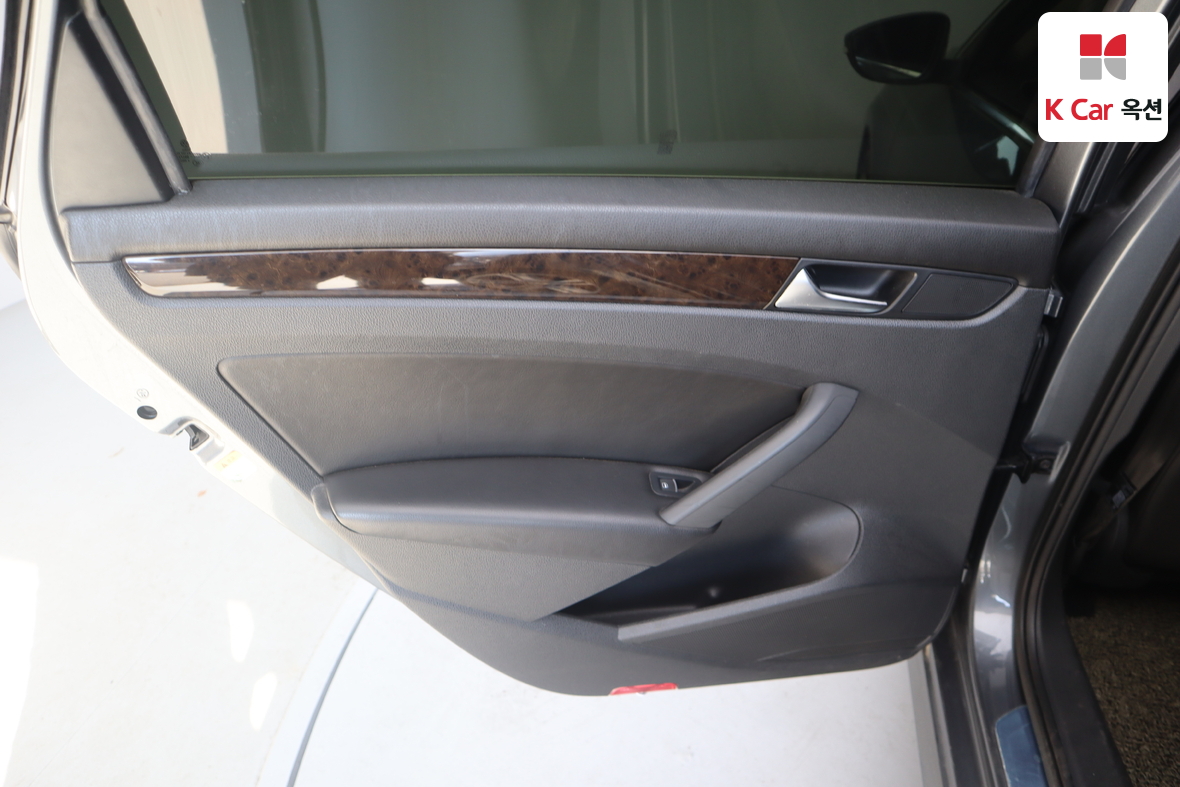 Volkswagen Passat 2015 - Image 21