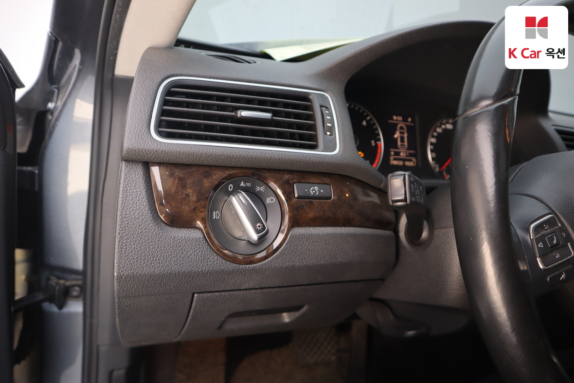 Volkswagen Passat 2015 - Image 9