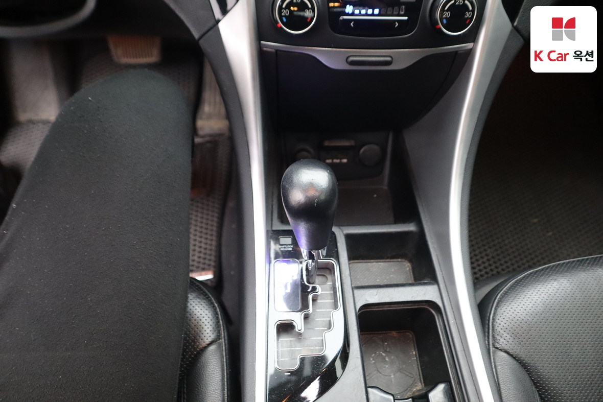 Hyundai Sonata 2011 - Image 17