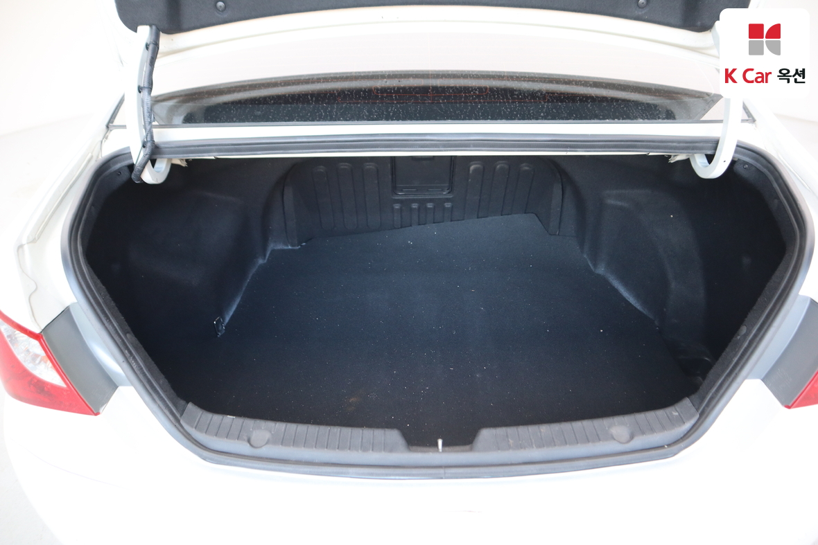 Hyundai Sonata 2011 - Image 28