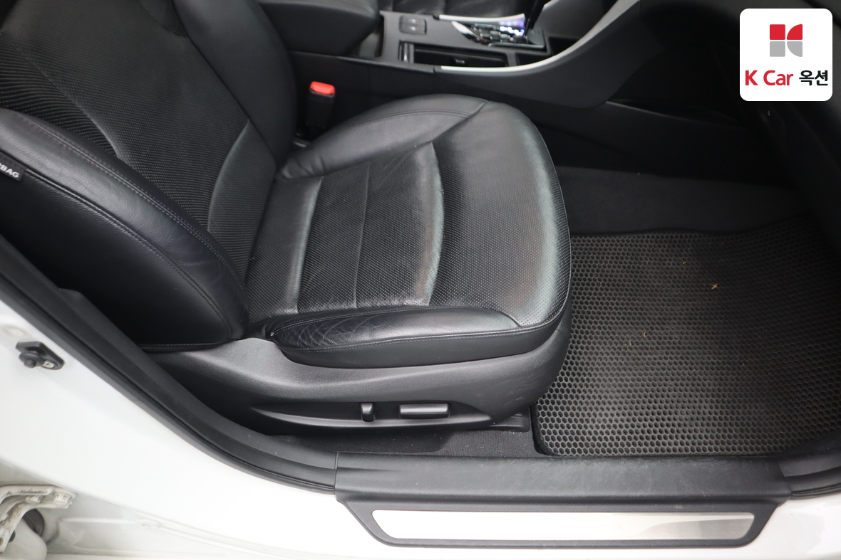 Hyundai Sonata 2011 - Image 32