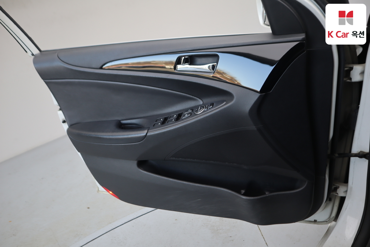 Hyundai Sonata 2011 - Image 8