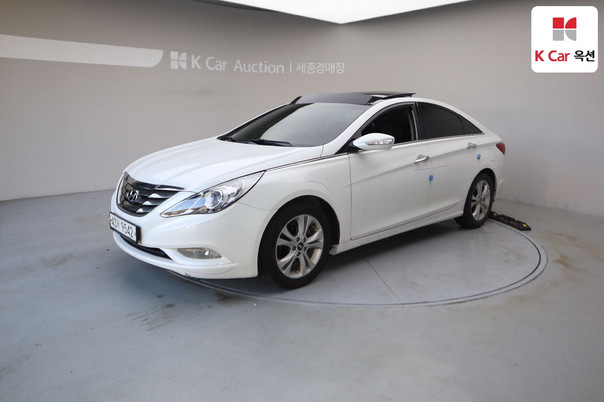 Hyundai Sonata 2011 - Image 1