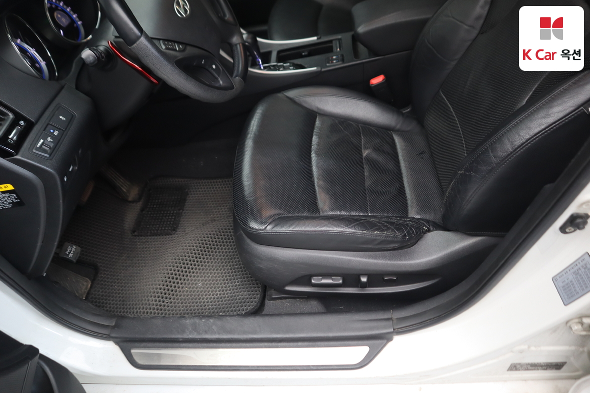 Hyundai Sonata 2011 - Image 21