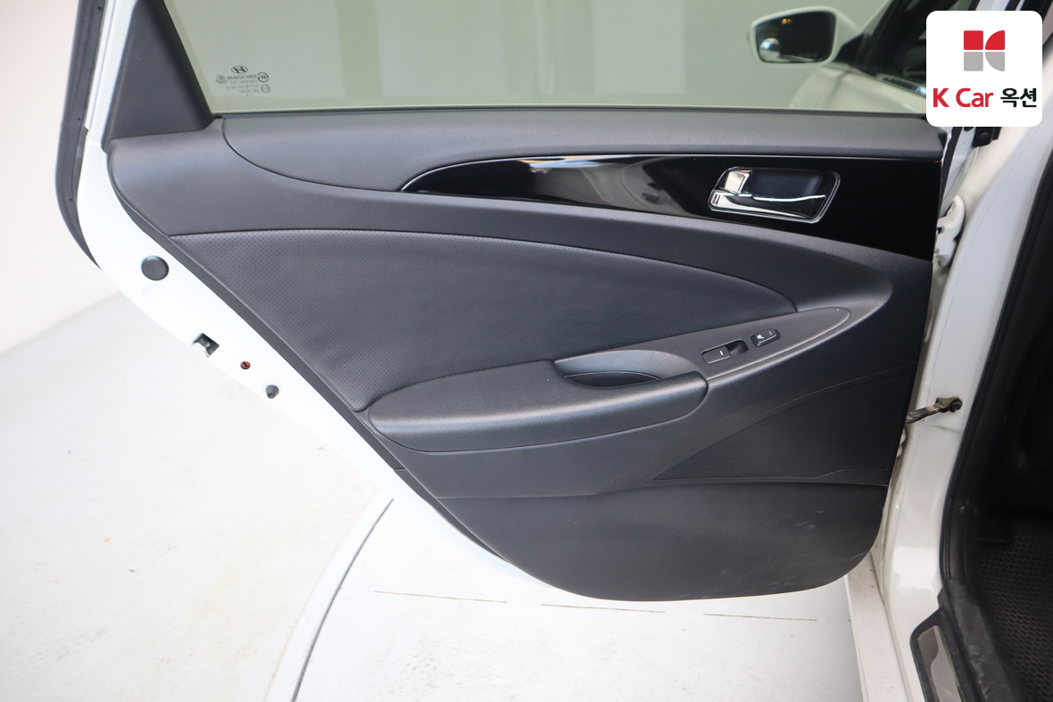 Hyundai Sonata 2011 - Image 25