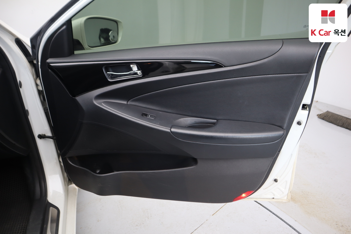 Hyundai Sonata 2011 - Image 31