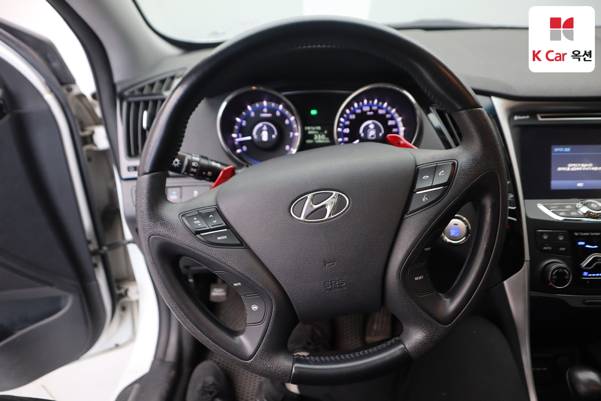 Hyundai Sonata 2011 - Image 10