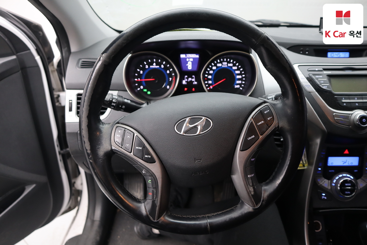 Hyundai Elantra 2013 - Image 10