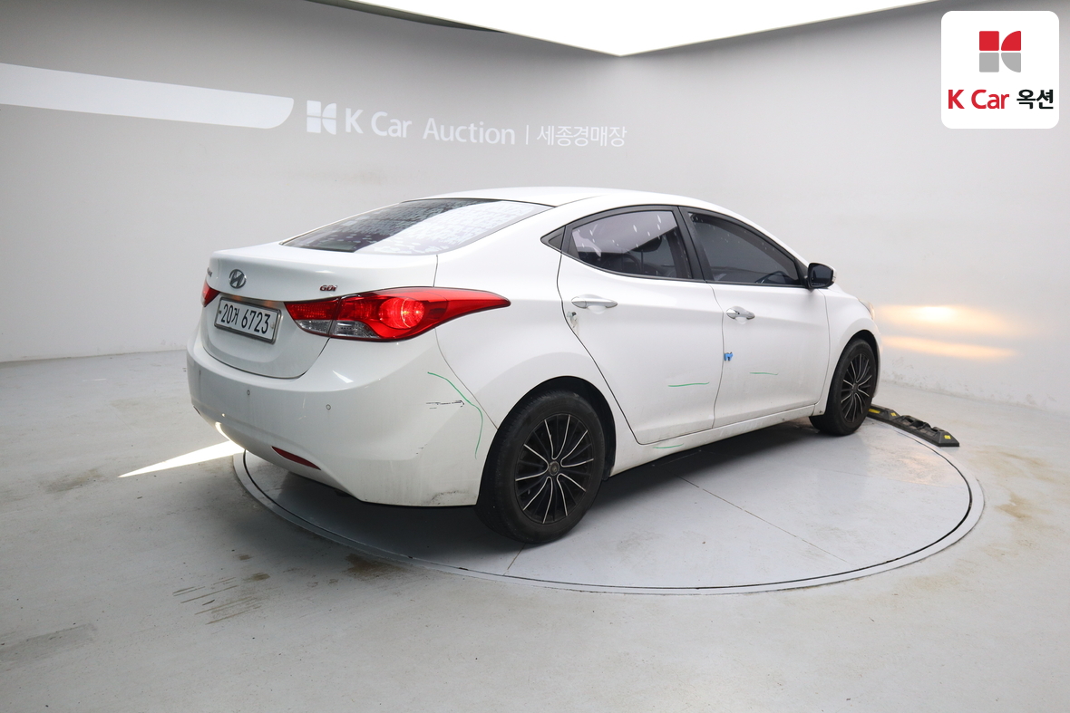 Hyundai Elantra 2013 - Image 2