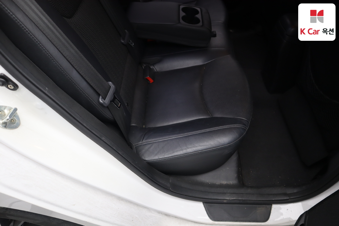 Hyundai Elantra 2013 - Image 26